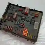 1K0937124H 1K0 937 124 H 01394932 01534502 / Boîte à fusibles /VW Golf Touran Audi