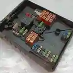 1K0937124H 1K0 937 124 H 01394932 01534502 / Boîte à fusibles /VW Golf Touran Audi